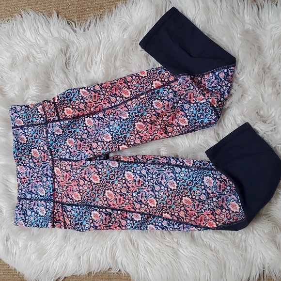 Athleta High Rise Chatarunga Cropped Leggings Size S - Picture 3 of 4